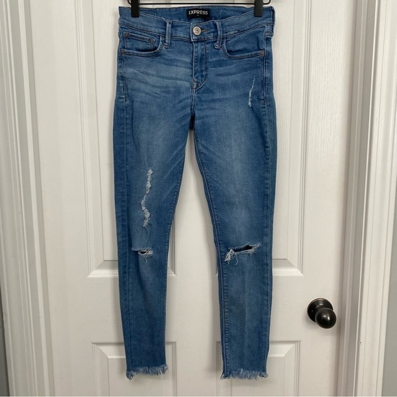 Express Ultimate Stretch Mid Rise Cropped Jean Legging Size 2 - Picture 1 of 15